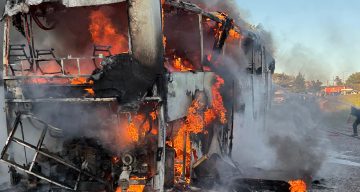 Otobüs alev topuna döndü, yolcular son anda kurtuldu