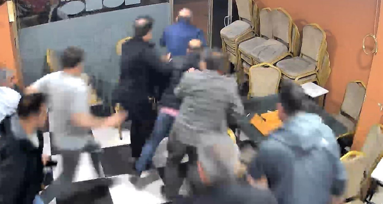 Otomobilden çıkan yüksek ses camları titretti kahvehanedekiler deprem korkusu yaşadı