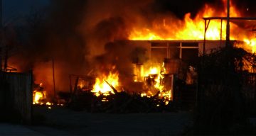 Samsun Atakum’da Meyve Deposunda Yangın: İtfaiye Olay Yerinde