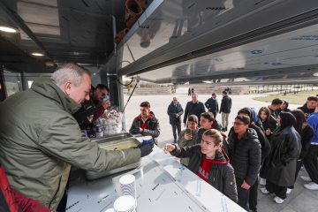 Sivas Belediyesi Öğrencilere Sıcak İkramda Bulunuyor