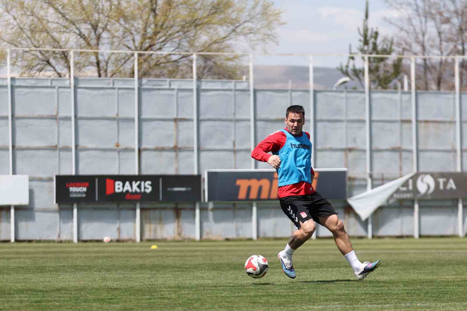 Sivasspor’da Rey Manaj Sahalara Dönüyor