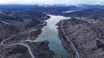 Sivas’ta 14 yıl sonra su yüzeyine çıkan köy yeniden sulara gömüldü