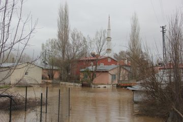 Sivas’ta Baraj Taşkını: Zara İlçesine Bağlı Köy Sular Altında