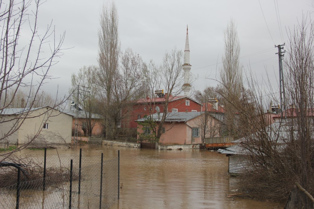 Sivas’ta Baraj Taşkını: Zara İlçesine Bağlı Köy Sular Altında