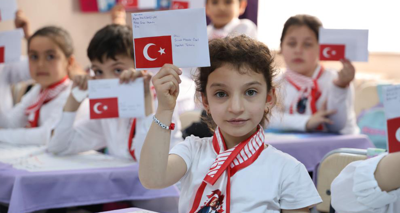 Sivas’ta İlkokul Öğrencileri Askerlere Mektup Yazdı