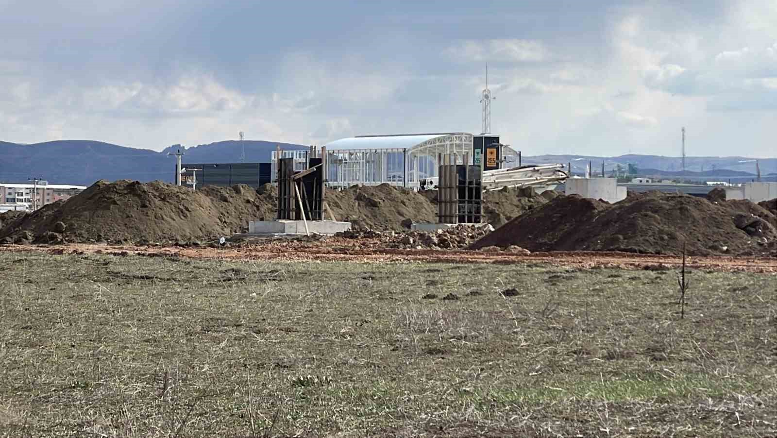 Sivas’ta İnşaat Kazası: Genç İşçi Beton Kalıbına Düşerek Hayatını Kaybetti