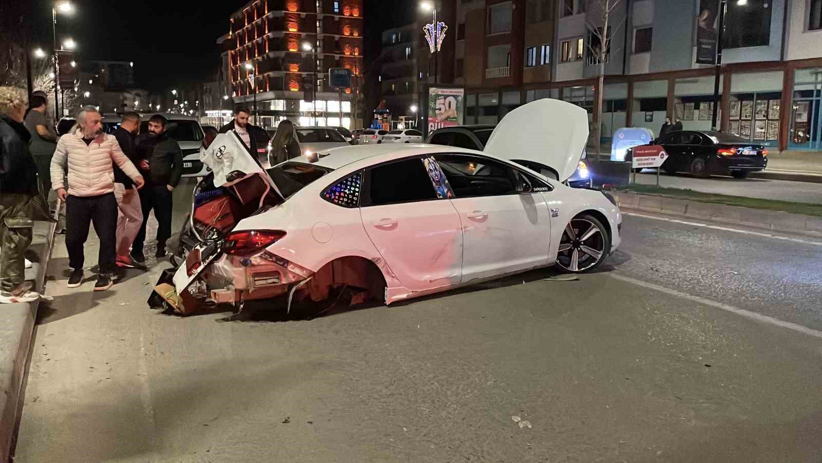 Sivas’ta Korkutan Trafik Kazası: 3 Yaralı