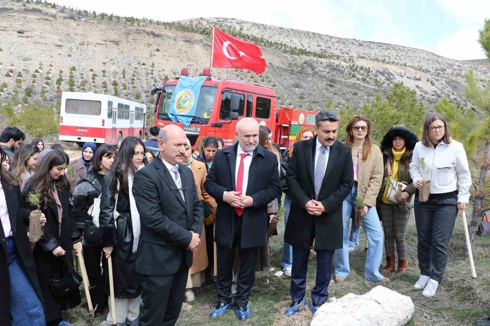 Sivas’ta Öğretmen Adaylarından Anlamlı Etkinlik: Fidan Dikimi