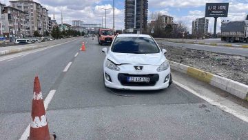 Sivas’ta Trafik Kazası: Küçük Kız Ağır Yaralandı