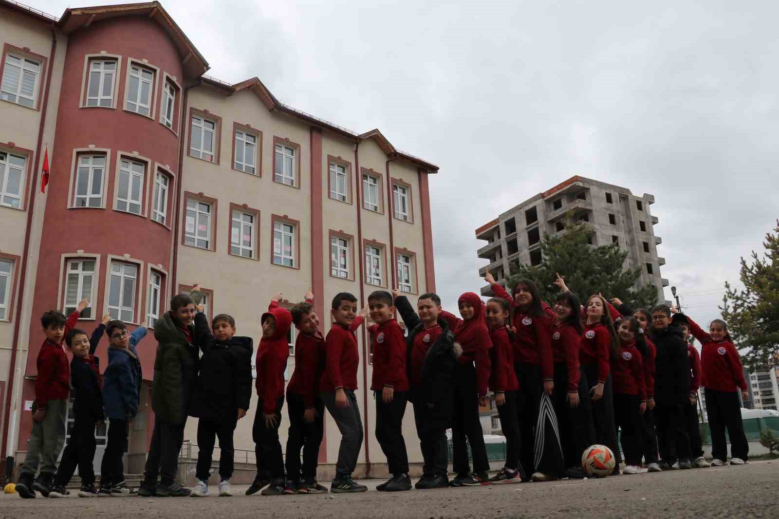 Sivas’taki ‘Leylekli Okul’ Öğrencileri Bahar Misafirlerini Bekliyor