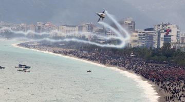 SOLOTÜRK’ün Gösterisi Antalya’da Göz Kamaştırdı