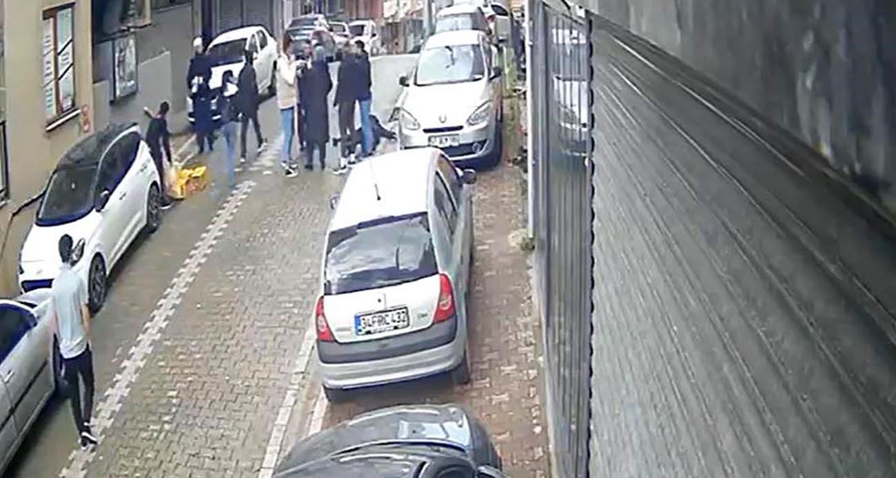 Sosyal Medya Tartışması Sokakta Şiddete Dönüştü: Kadın Bayılana Kadar Dövüldü