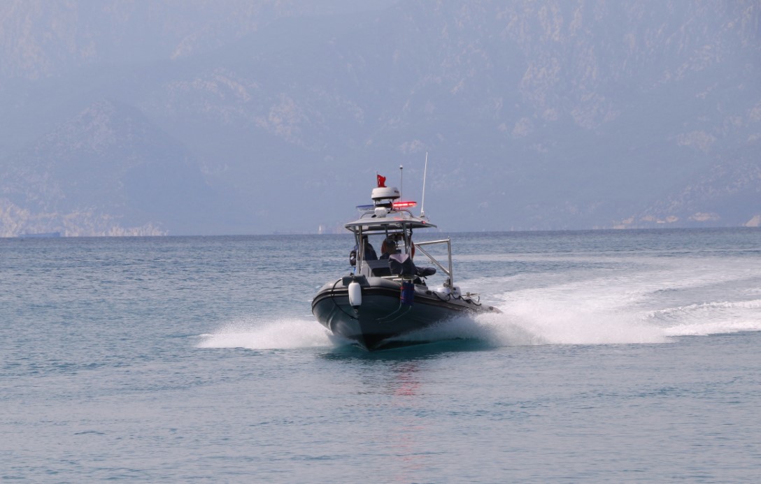 Suyun altını üstüne getiriyor, can kurtarmak için saniyelerle yarışıyorlar