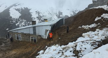Van Bahçesaray’da Sağanak Sonucu Meydana Gelen Heyelan Evlere Zarar Verdi