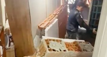 Zeytinburnu’nda beton dökme çalışması sırasında yan binanın duvarı çöktü