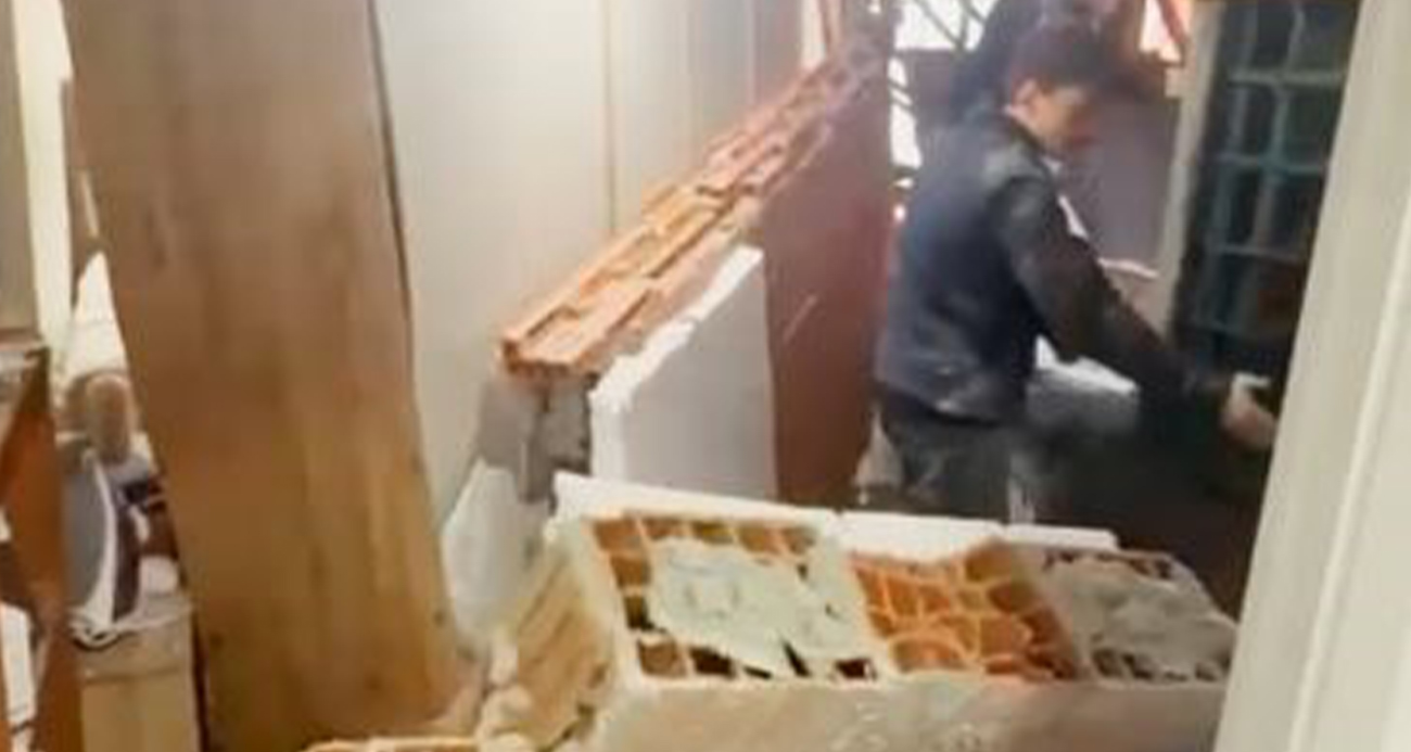 Zeytinburnu’nda beton dökme çalışması sırasında yan binanın duvarı çöktü