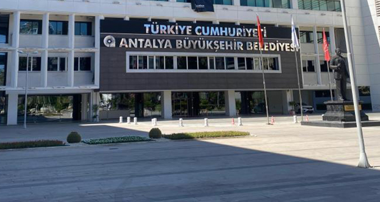 Antalya Büyükşehir davasında ara karar: Muhittin ve Gökhan Böcek’e tutukluluğa devam, Fazlı Ateş’e tahliye