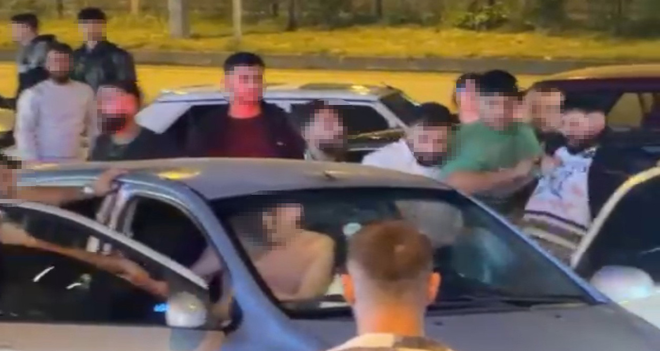 Araçtaki 2 kişiyi böyle darbettiler