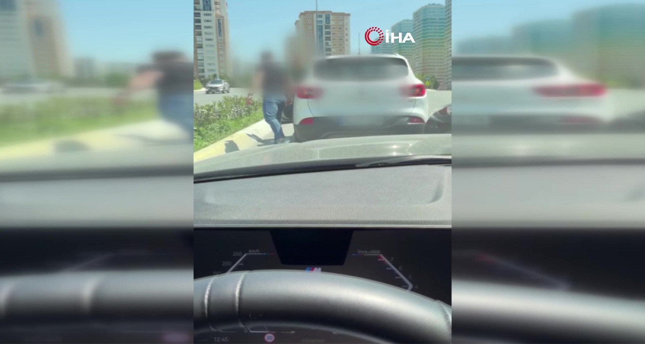 Avcılar’da iki sürücü arasında “yol verme” tartışması kamerada