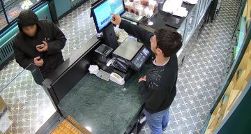 Bayrampaşa’da önce tatlı yedi, sonra hesabı ödemeden giderken iş yeri sahibini tehdit etti