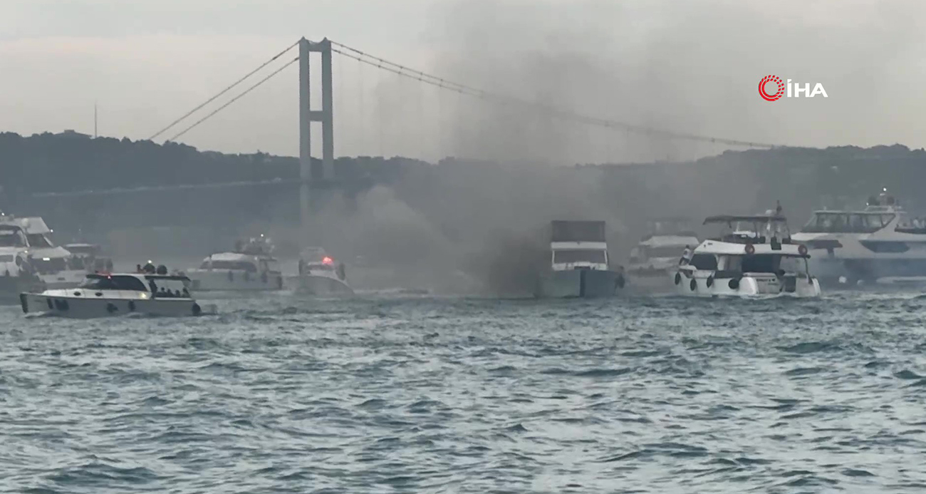 Bebek Sahili’nde bir tekne alevlere teslim oldu