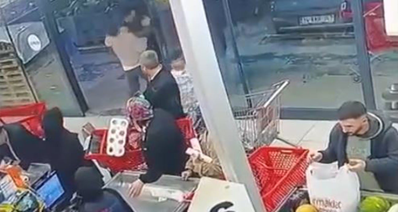 “Bir bakar mısın” diyerek çağırıp kafa attı: O anlar kameraya yansıdı