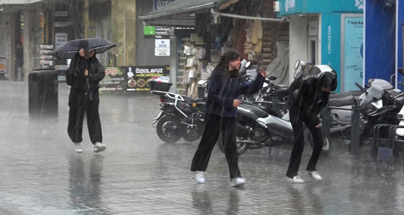 Bolu’da kuvvetli sağanak hayatı olumsuz etkiledi