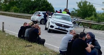 Çanakkale’de iki otomobil çarpıştı: 2 ölü, 3 yaralı