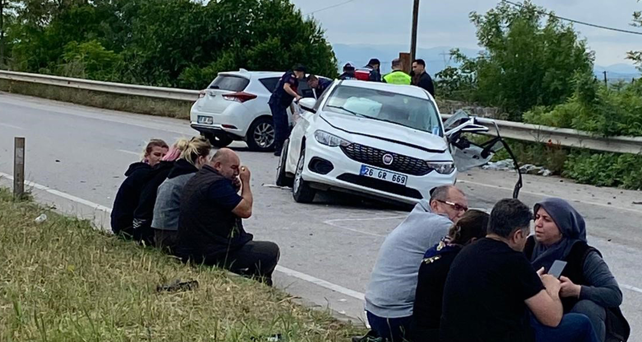 Çanakkale’de iki otomobil çarpıştı: 2 ölü, 3 yaralı