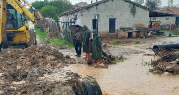 Çorum’da sağanak etkili oldu: Dereler taştı, tarım arazileri su altında kaldı