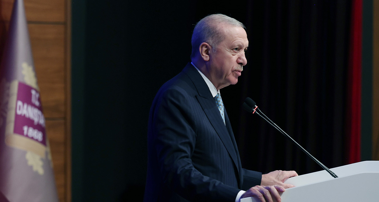 Cumhurbaşkanı Erdoğan: “Anayasayı darbecilerin veya seçkinlerin belirleyip topluma dayattıkları bir çerçeve olmaktan çıkarıp toplumun kendisinin belirleyip devlete deklare ettiği bir metne dönüştürmek zorundayız”