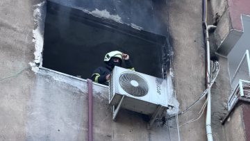 Diyarbakır’da ev yangını: İtfaiye eri yaralandı, 2 kişi dumandan etkilendi