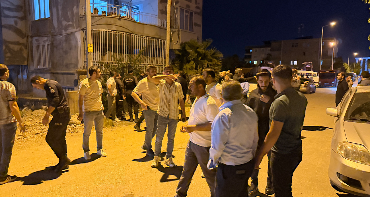 Ev sahibi ile kiracı arasında bıçaklı, sopalı, taşlı kavga: 11 yaralı