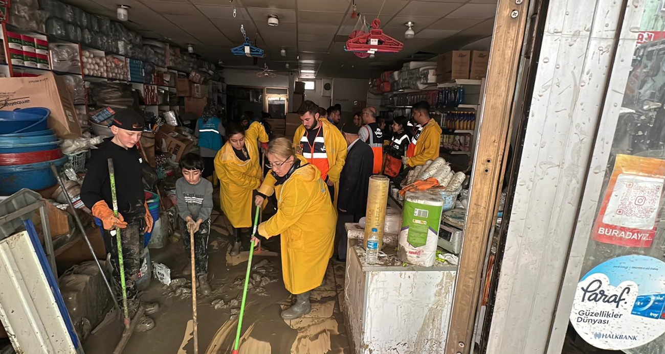 Havza’daki selin yaraları sarılıyor: 2 bin 624 personel ve bin 200 gönüllü görev yaptı