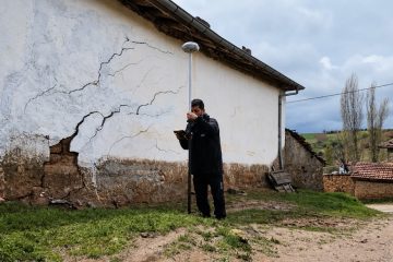 Heyelan köyü tehdit ediyor, vatandaş tedirgin: “Durum çok ciddi”