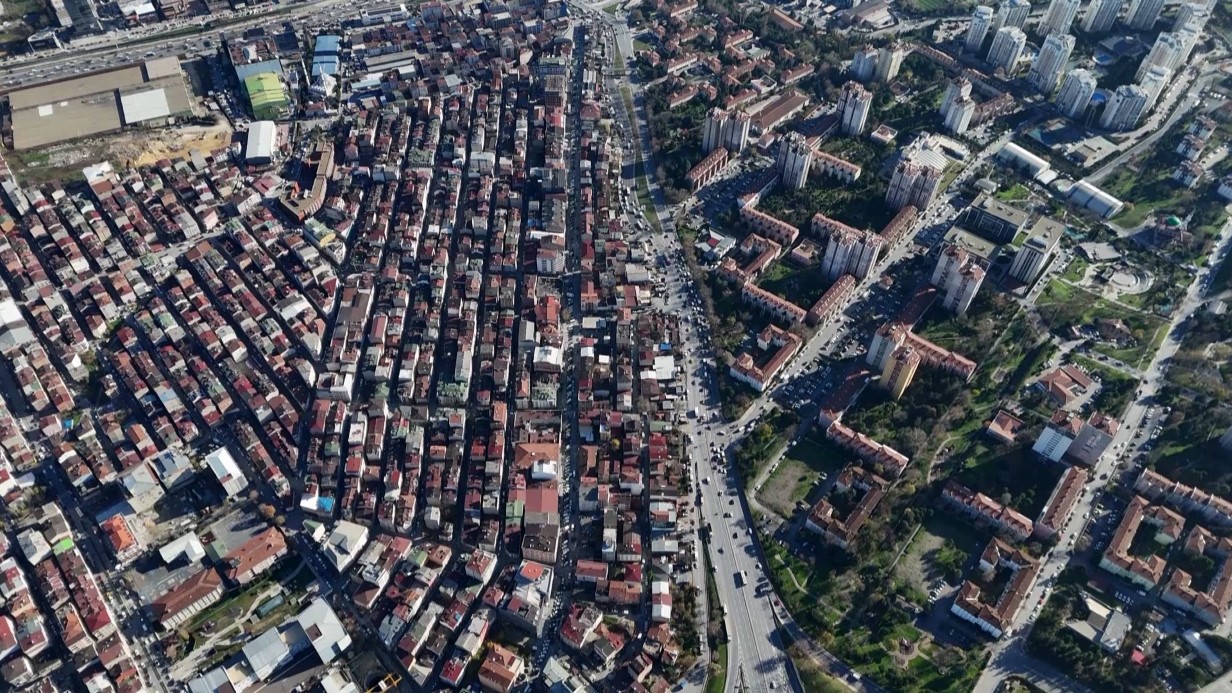 İstanbul’da hayatın iki farklı yüzü aynı karede