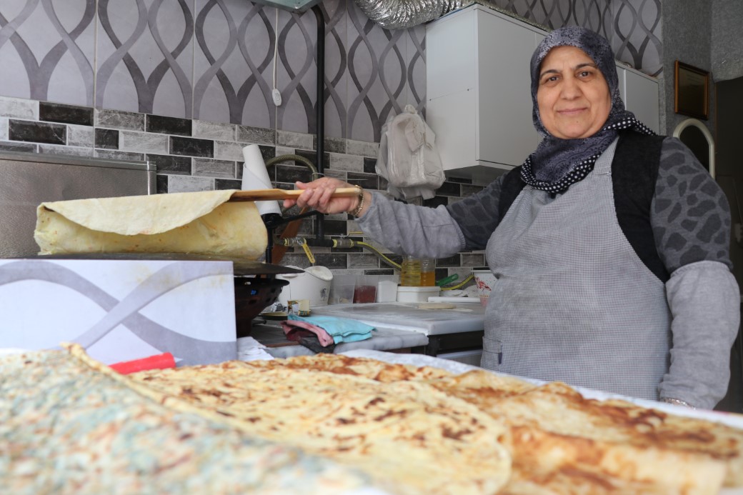 ’Kadınsın yapamazsın’ dediler, gözleme satarak 10 çocuk büyüttü