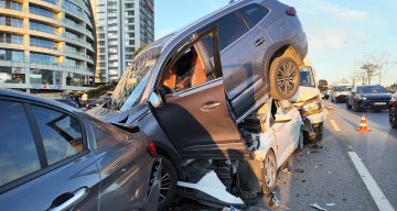 Kartal’da 4 aracın karıştığı zincirleme kaza: 5 yaralı