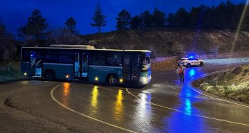 Kayseri’de alkollü bir şahıs çaldığı özel halk otobüsüyle kaza yaptı
