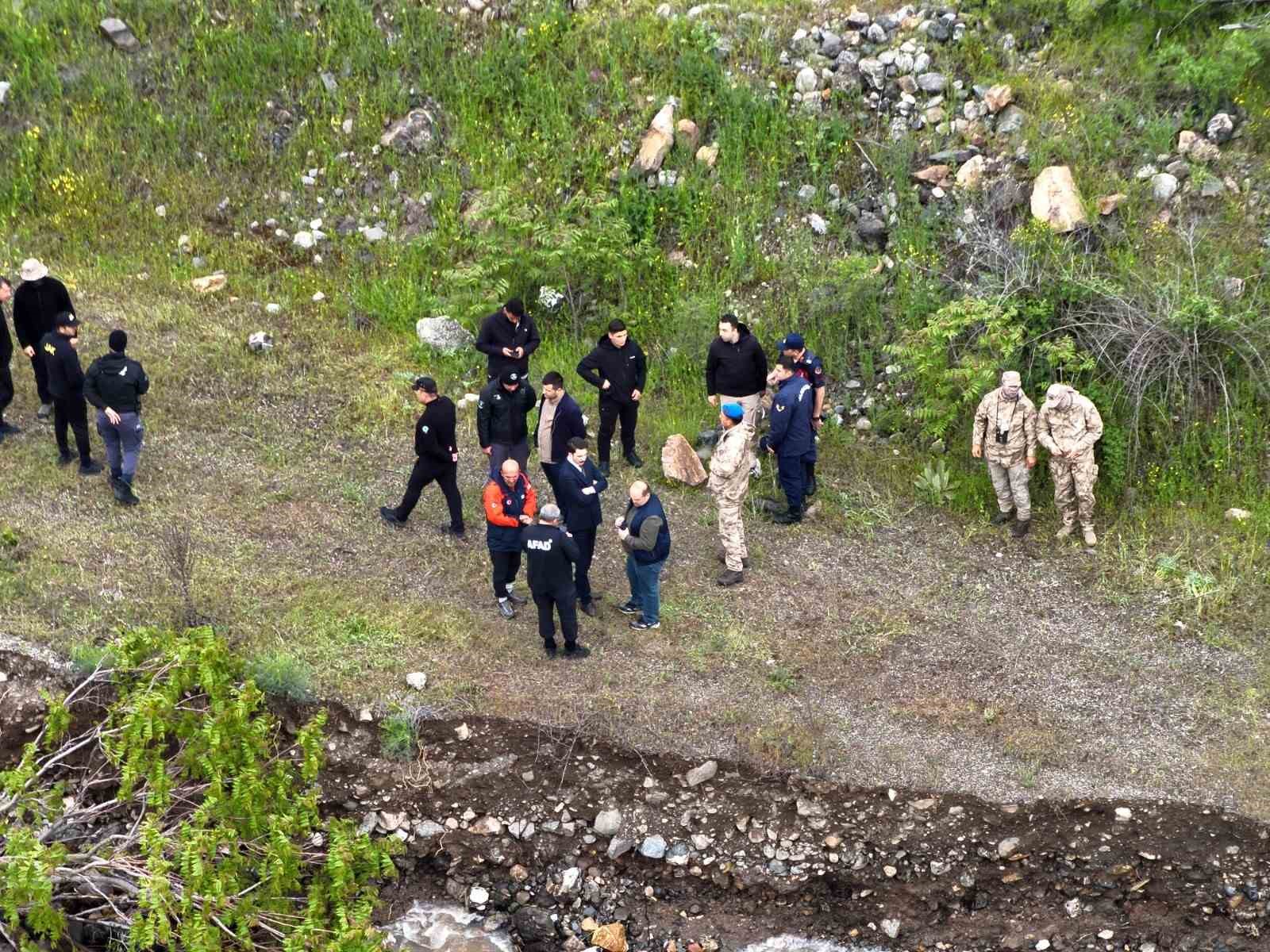 Kaza sonrası Kelkit Çayı’na atlamıştı, arama çalışmaları 4’üncü gününde devam ediyor