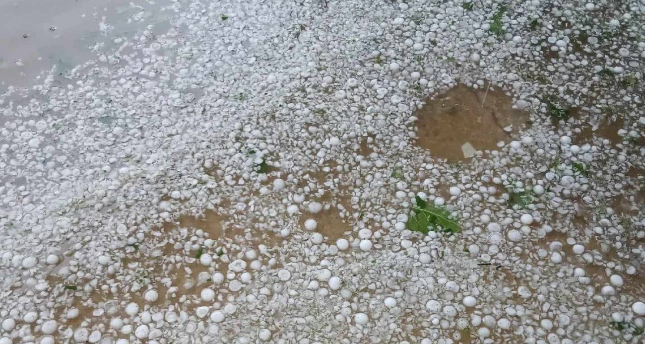Kırklareli’nde şiddetli dolu yağışı: Köy ve çevresi beyaz örtüyle kaplandı