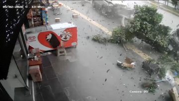 Kırmızı ışık ihlali yapan otomobil ortalığı savaş alanına çevirdi: 1’i ağır, 4 yaralı