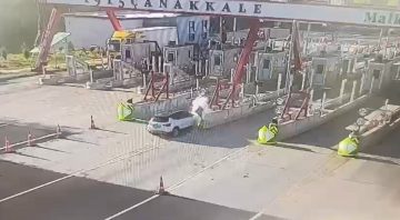 Malkara’da Çanakkale otoyolu gişelerinde otomobil bariyere çarptı: 1 ölü, 1 yaralı
