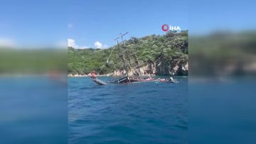 Marmaris’te gezi teknesi battı, yolcular tahliye edildi