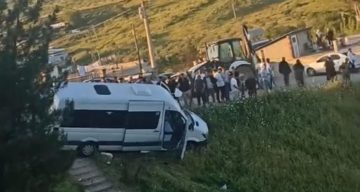Mezarlık ziyareti dönüşü faciadan dönüldü: Freni patlayan minibüs şarampole yuvarlanmaktan son anda kurtuldu