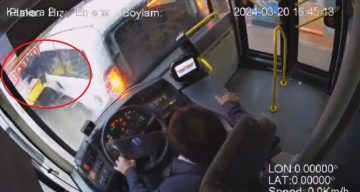 Otobüs şoförü uykuya daldı, önündeki araca çarptı… Lise öğrencisi iki aracın arasında böyle sıkıştı