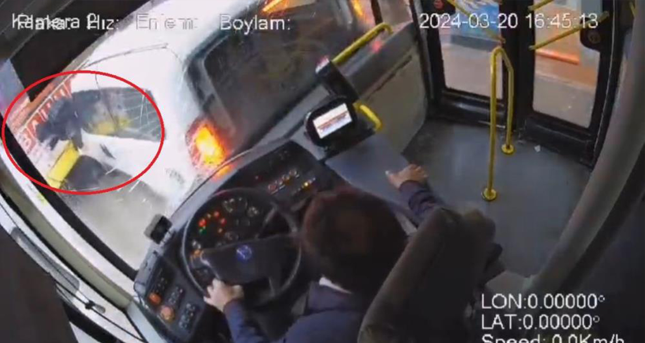 Otobüs şoförü uykuya daldı, önündeki araca çarptı… Lise öğrencisi iki aracın arasında böyle sıkıştı