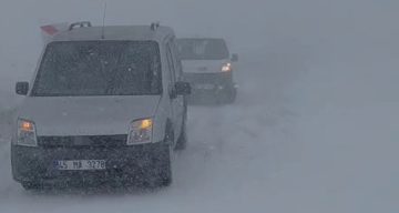 Palandöken Geçidi’nde 3 saat mahsur kaldılar