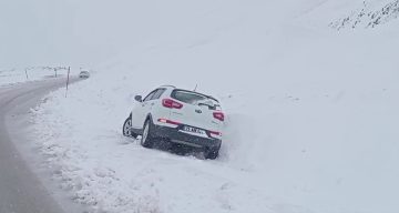 Palandöken geçidinde kar ve tipi etkili oluyor