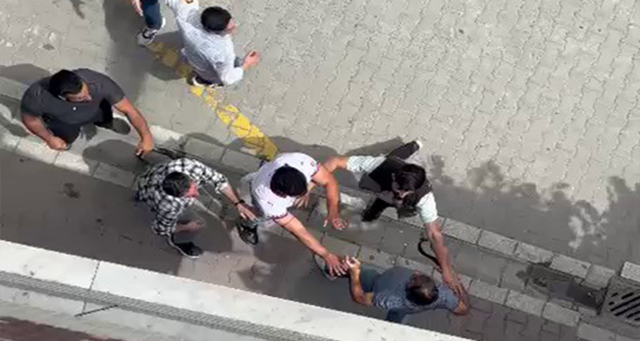 Para vermeden traş oldu, berber “Bir daha gelme” deyince ortalığı birbirine kattı